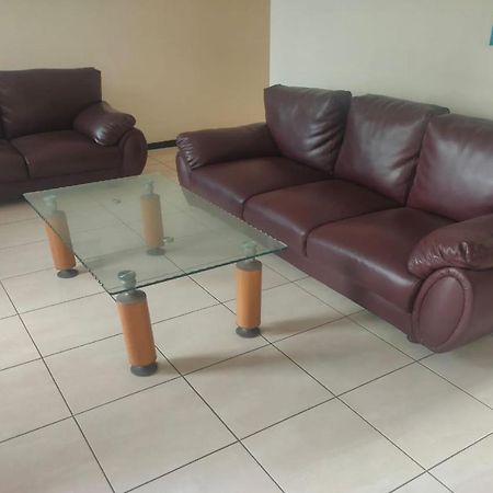 סוראבאיה Oyo 91209 Arjuna Residence Syariah Sby מראה חיצוני תמונה